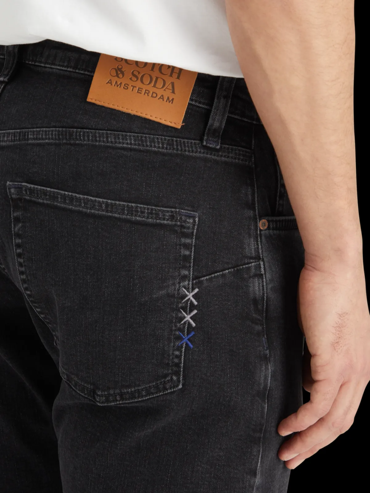 Best Essential THE ZEE STRAIGHT JEANS CITY BLACK Jeans|Essentials